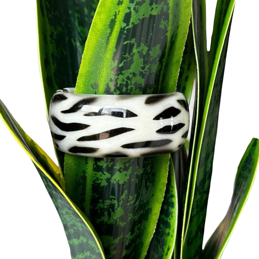 Black White Zebra Hinge Gold Tone Chico’s Margot Cuff Bracelet Safari Graphic - Picture 2 of 6